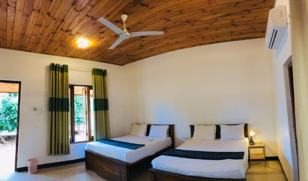 Hotel Italian Guest Trincomalee Esterno foto
