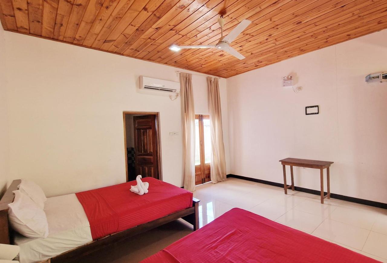 Hotel Italian Guest Trincomalee Esterno foto