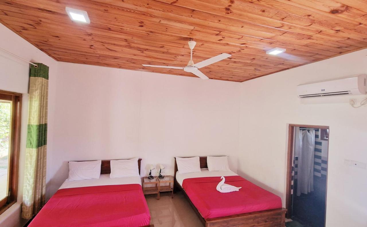 Hotel Italian Guest Trincomalee Esterno foto