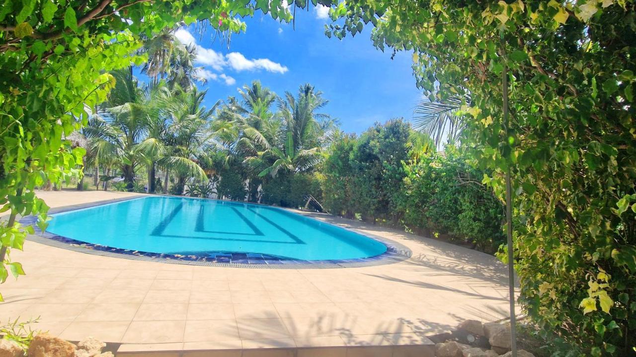 Hotel Italian Guest Trincomalee Esterno foto
