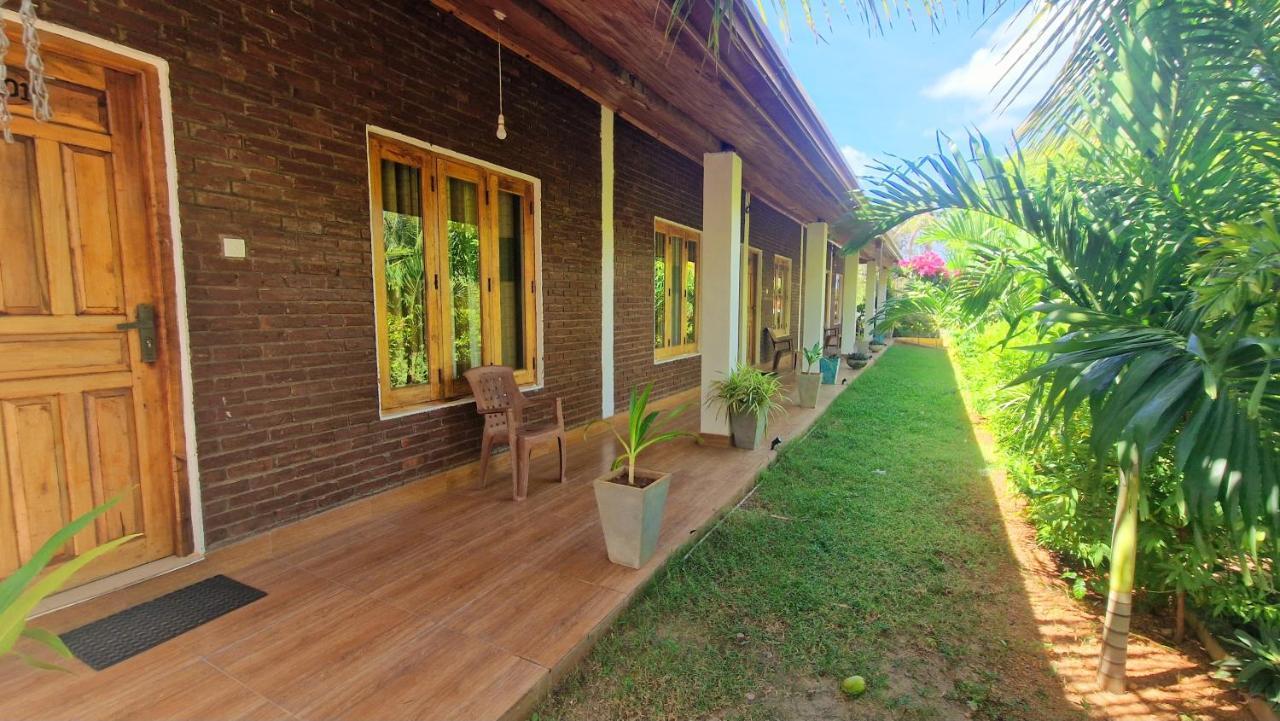 Hotel Italian Guest Trincomalee Esterno foto
