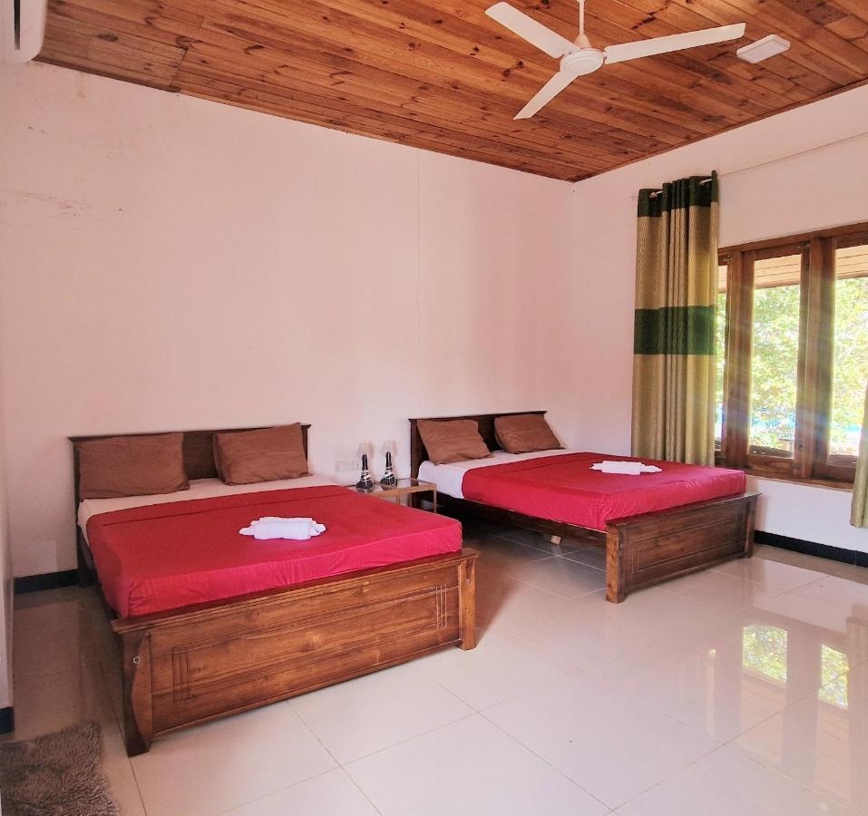 Hotel Italian Guest Trincomalee Esterno foto