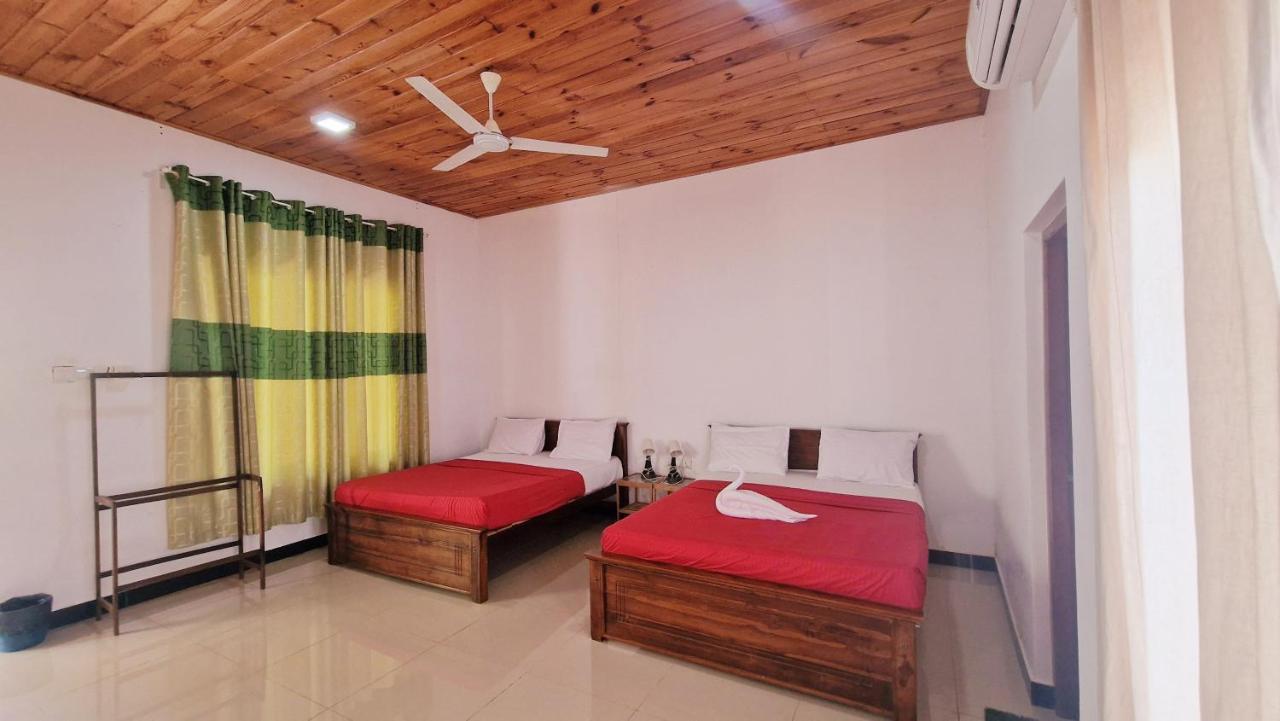 Hotel Italian Guest Trincomalee Esterno foto