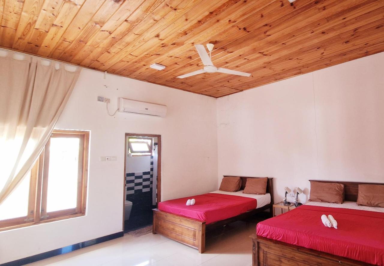 Hotel Italian Guest Trincomalee Esterno foto