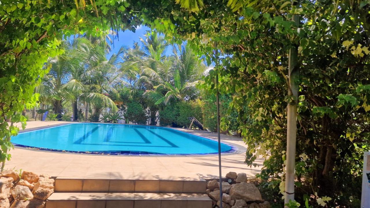 Hotel Italian Guest Trincomalee Esterno foto