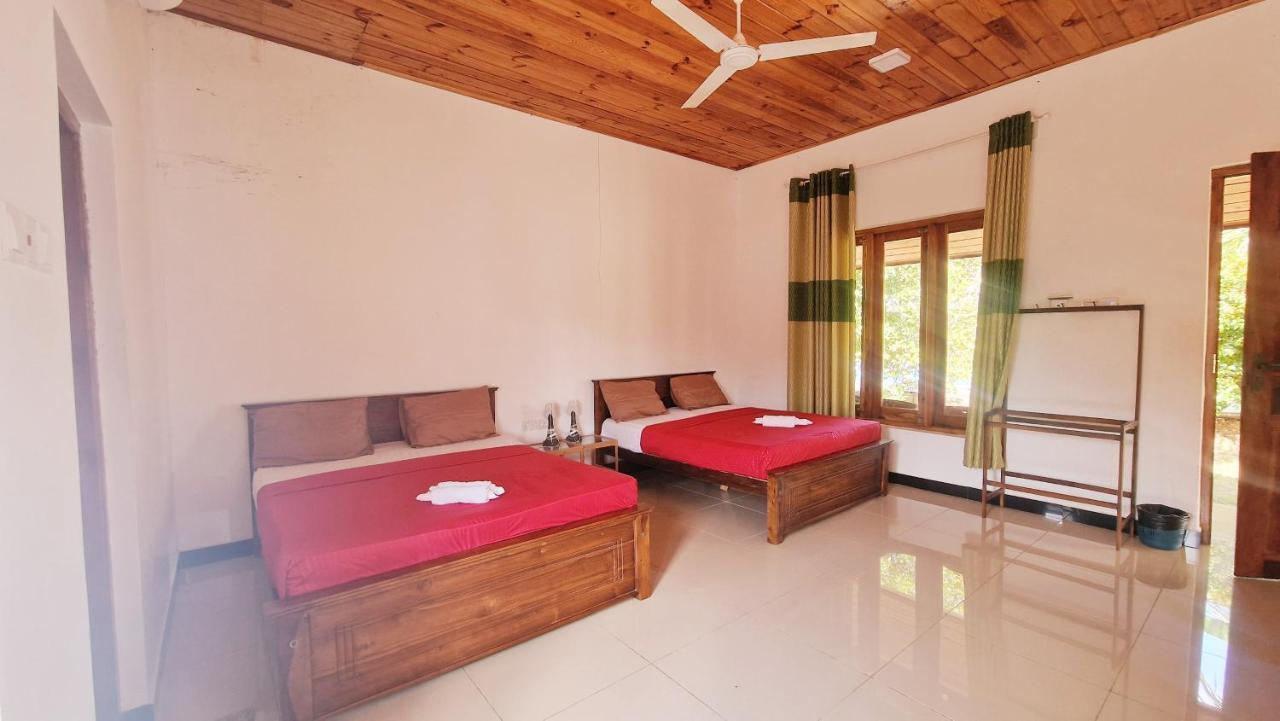 Hotel Italian Guest Trincomalee Esterno foto