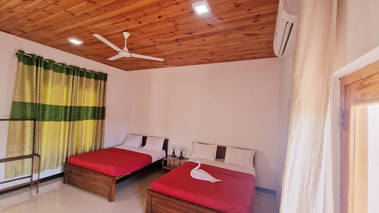 Hotel Italian Guest Trincomalee Esterno foto