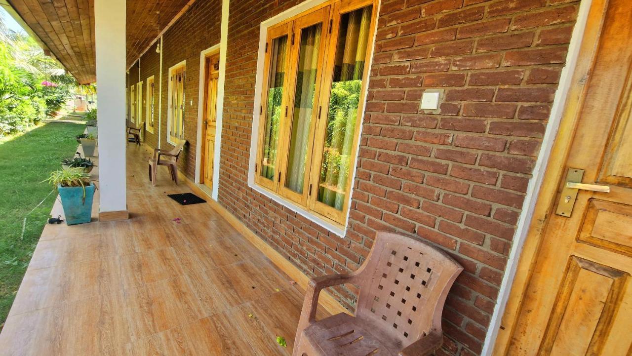 Hotel Italian Guest Trincomalee Esterno foto