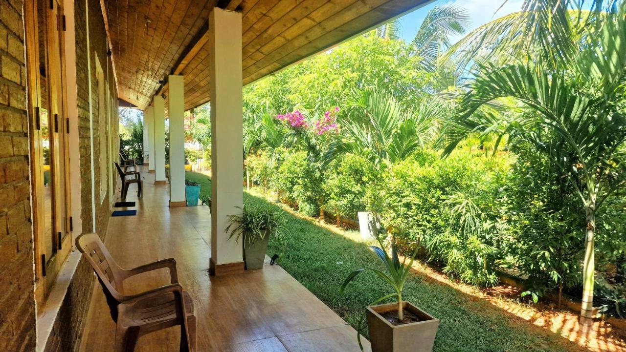 Hotel Italian Guest Trincomalee Esterno foto