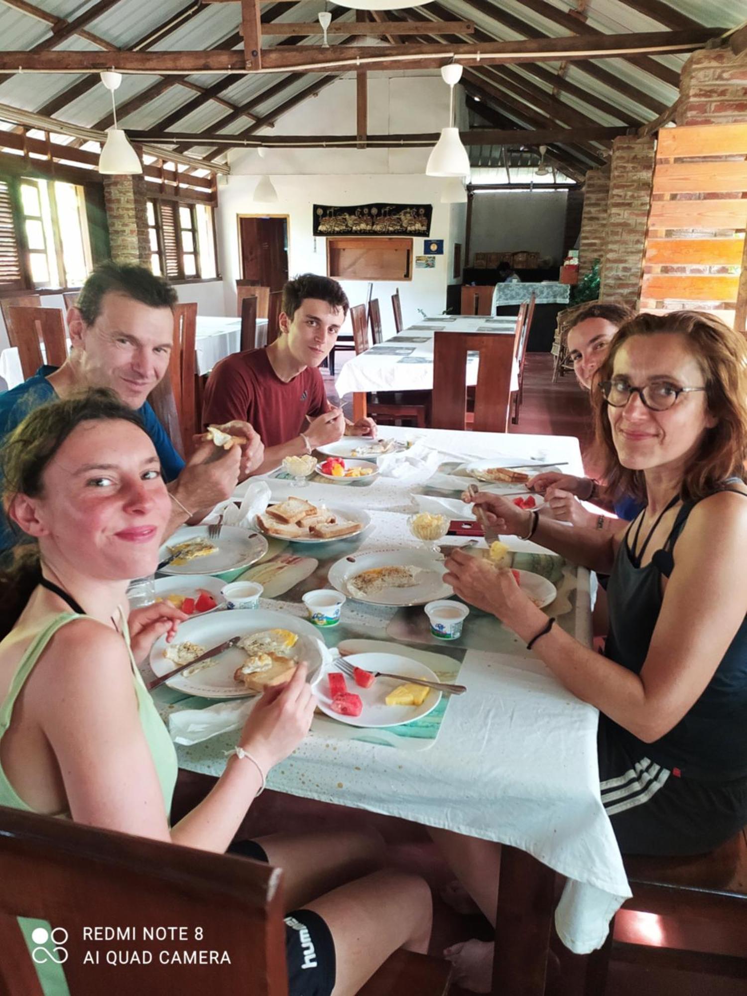 Hotel Italian Guest Trincomalee Esterno foto