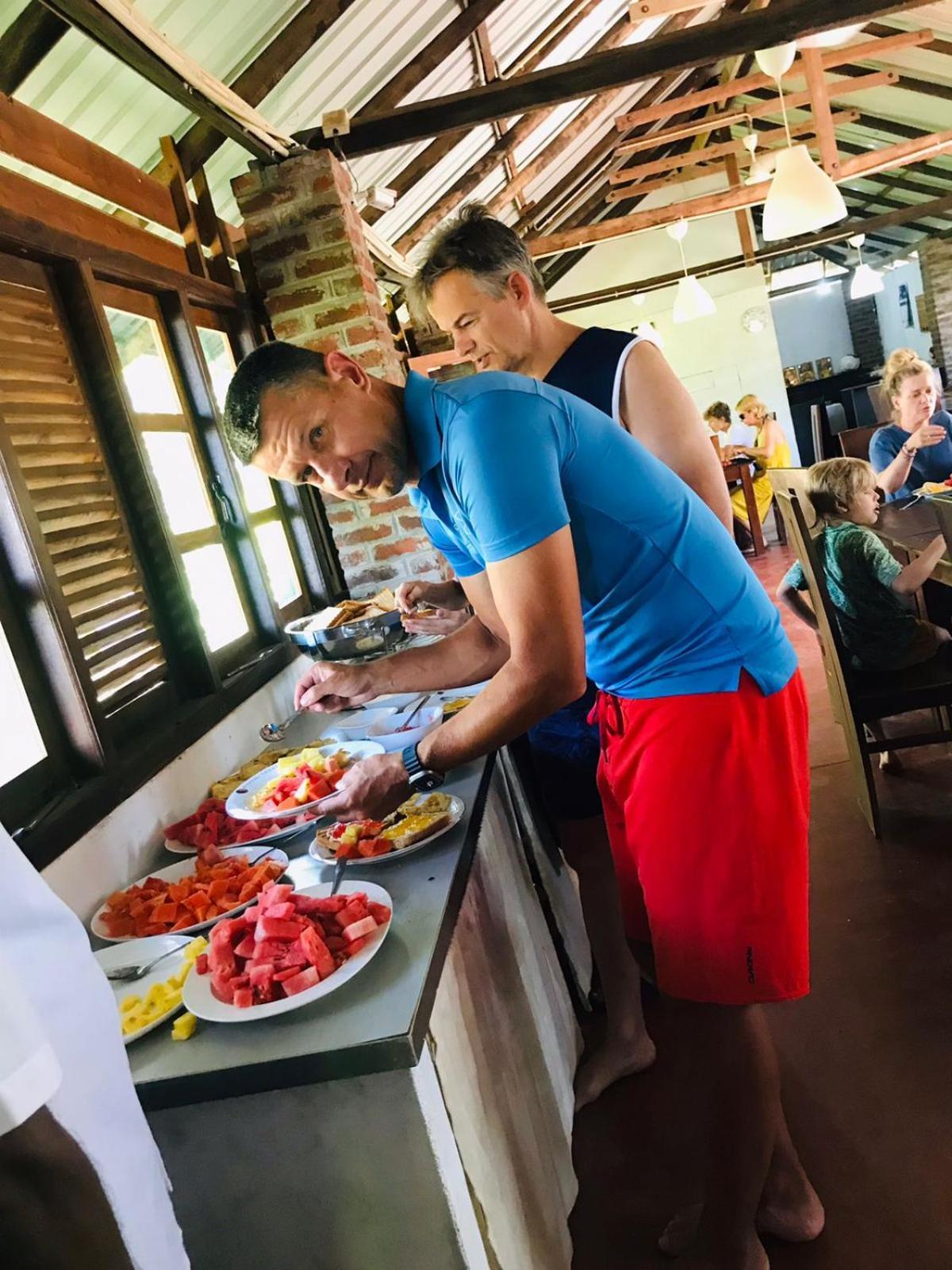 Hotel Italian Guest Trincomalee Esterno foto