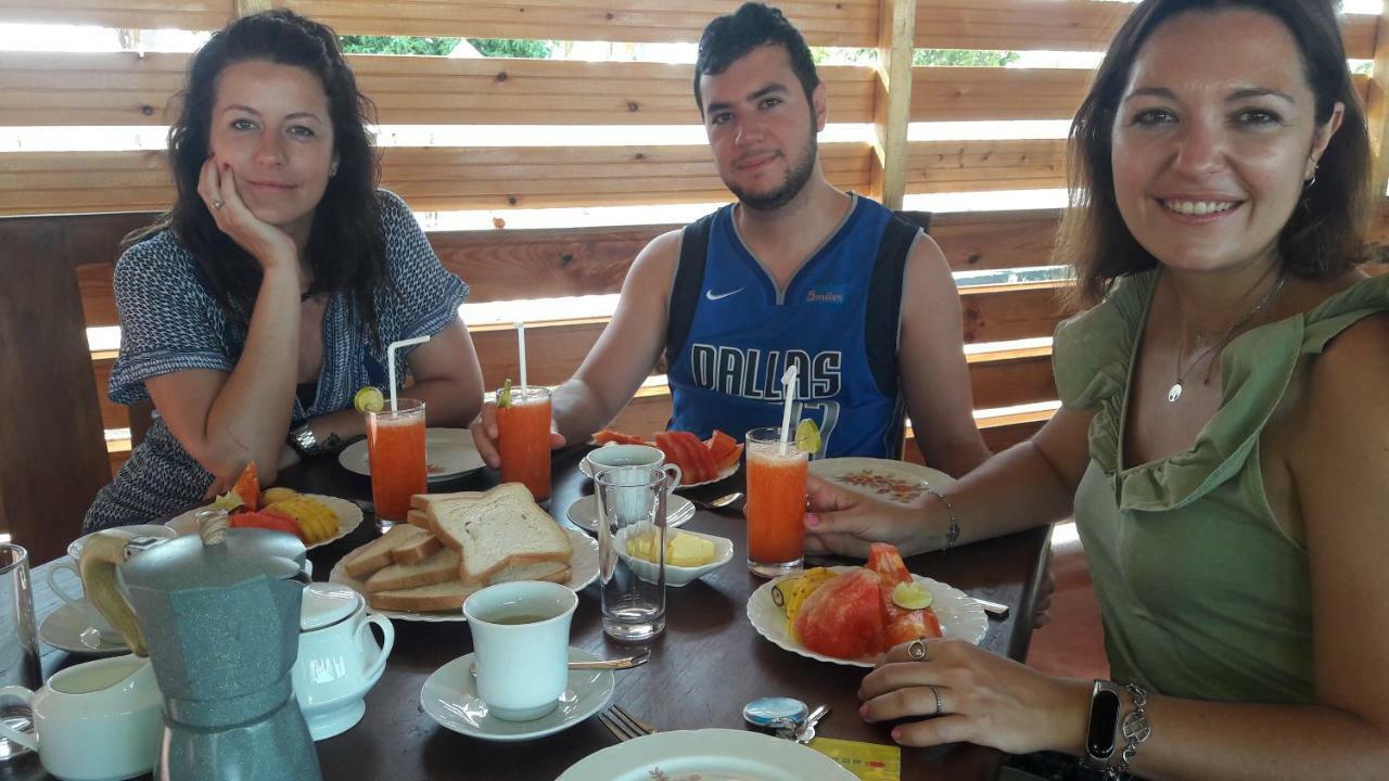 Hotel Italian Guest Trincomalee Esterno foto